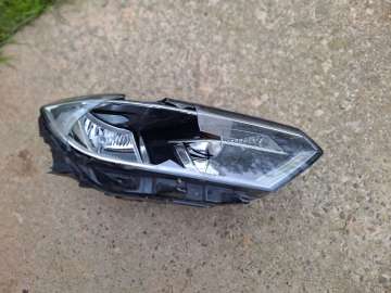 Lampa przód passat b8 prawa uszkodzona