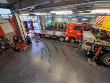 Praca dla Mechanika przy serwisie pojazdów ciężarowych i maszyn