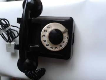 Zabytkowy telefon z XIX wieku