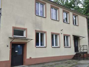 Do wynajęcia parter budynku usługowo-biurowego z garażem