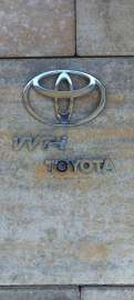 znaczki logo  Toyota Yaris 1,3 2002 rok.