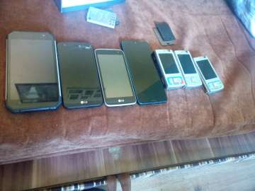 sprzedam zbiór starych telefonów
