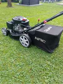 Kosiarka NAC 475 z napedem koszem