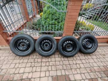 4 opony zimowe z felgami Nexen 205/60/R16 4 szt Jak Nowe