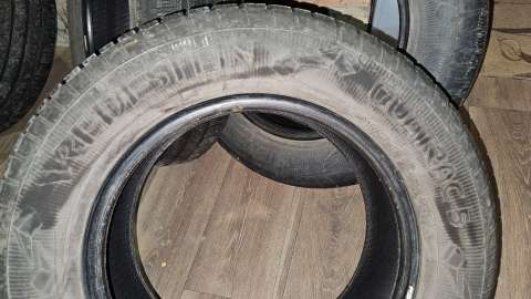 Opony Całoroczne Vredestein Quatrac 5 215/65R16 98H M+S. Cena 180 zł.