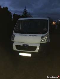 usługi transportowe bus przewozy osób rzeczy transport towarowy