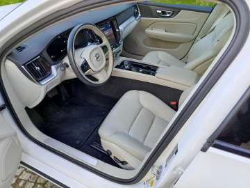 Sprzedam Volvo S60 listopad 2022 r przebieg 22 550  Faktura Vat 23%