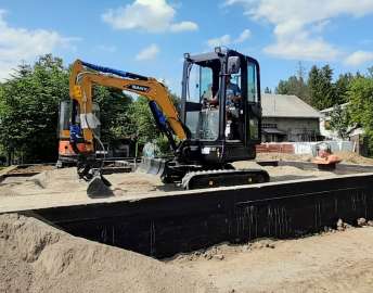 Roboty ziemne, przyłącz studni usługi koparkami, transport koparka