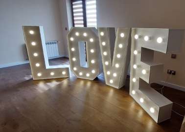 Do wynajęcia napis LOVE