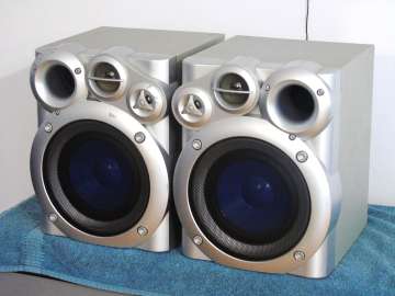Kolumny Universum sprawne 2x 160 wat . DOSTAWA