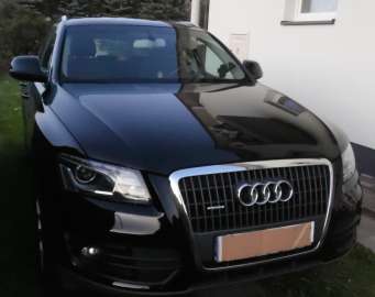 samochód osobowy Audi Q5