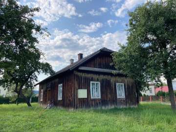 Pagórek, dom drewniany ze stodołą, działka 54ar, widok na Beskid Niski