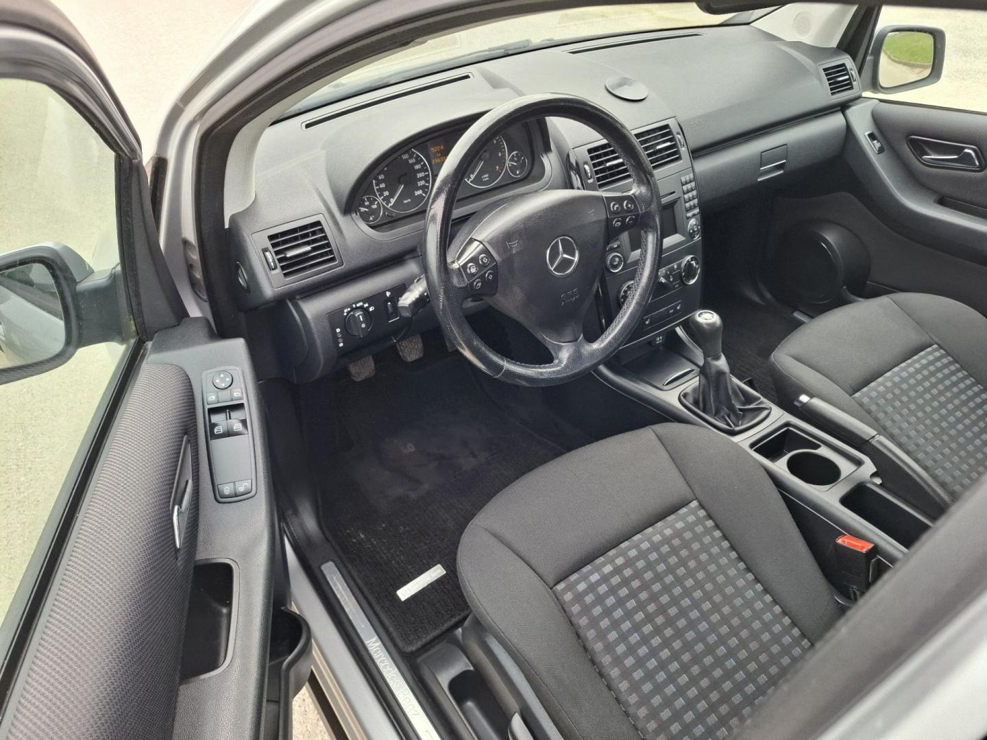 Mercedes A Klasa 1.5 Benzyna 95KM 2010r Grzane Fotele Hak Alu