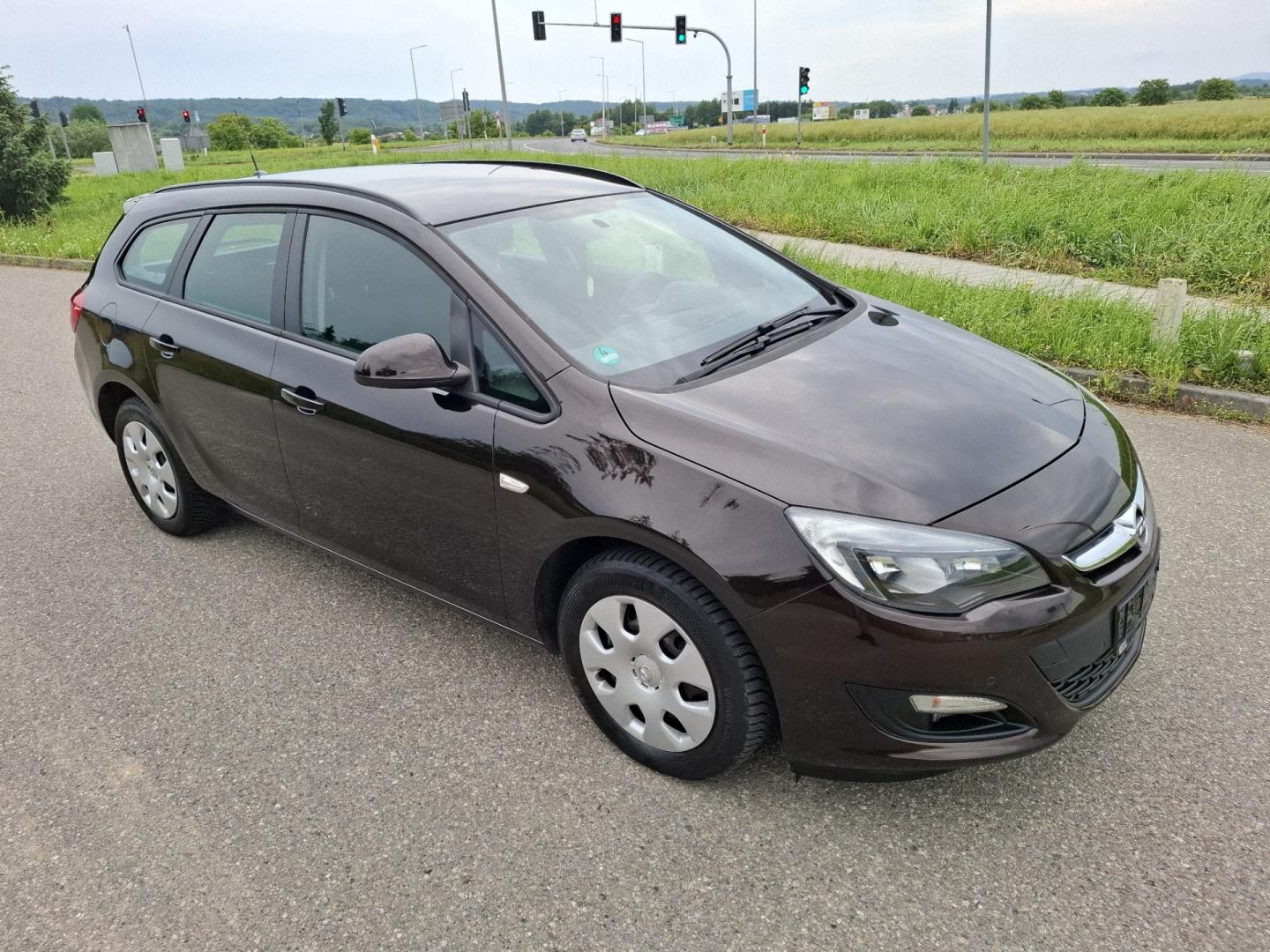 Opel Astra J 1.4 Benzyna Turbo 2014r Lift 6 Bieg Grzana Kierownica