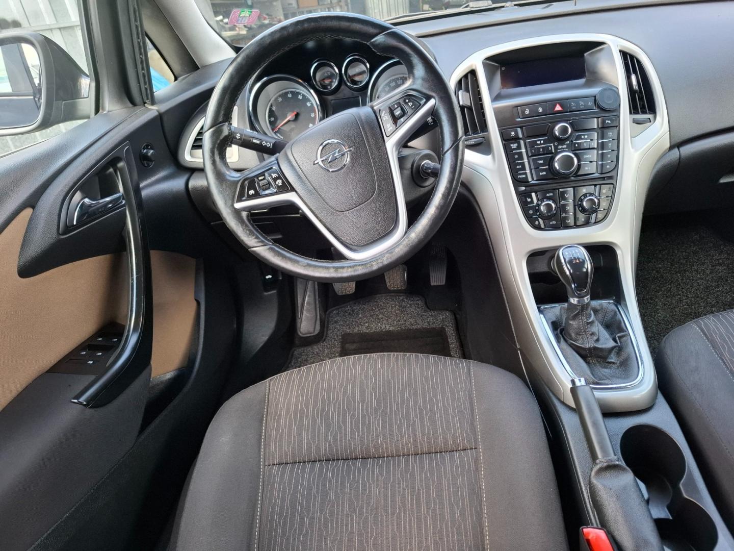 Opel Astra J 1.4 Benzyna Turbo 2014r Lift 6 Bieg Grzana Kierownica