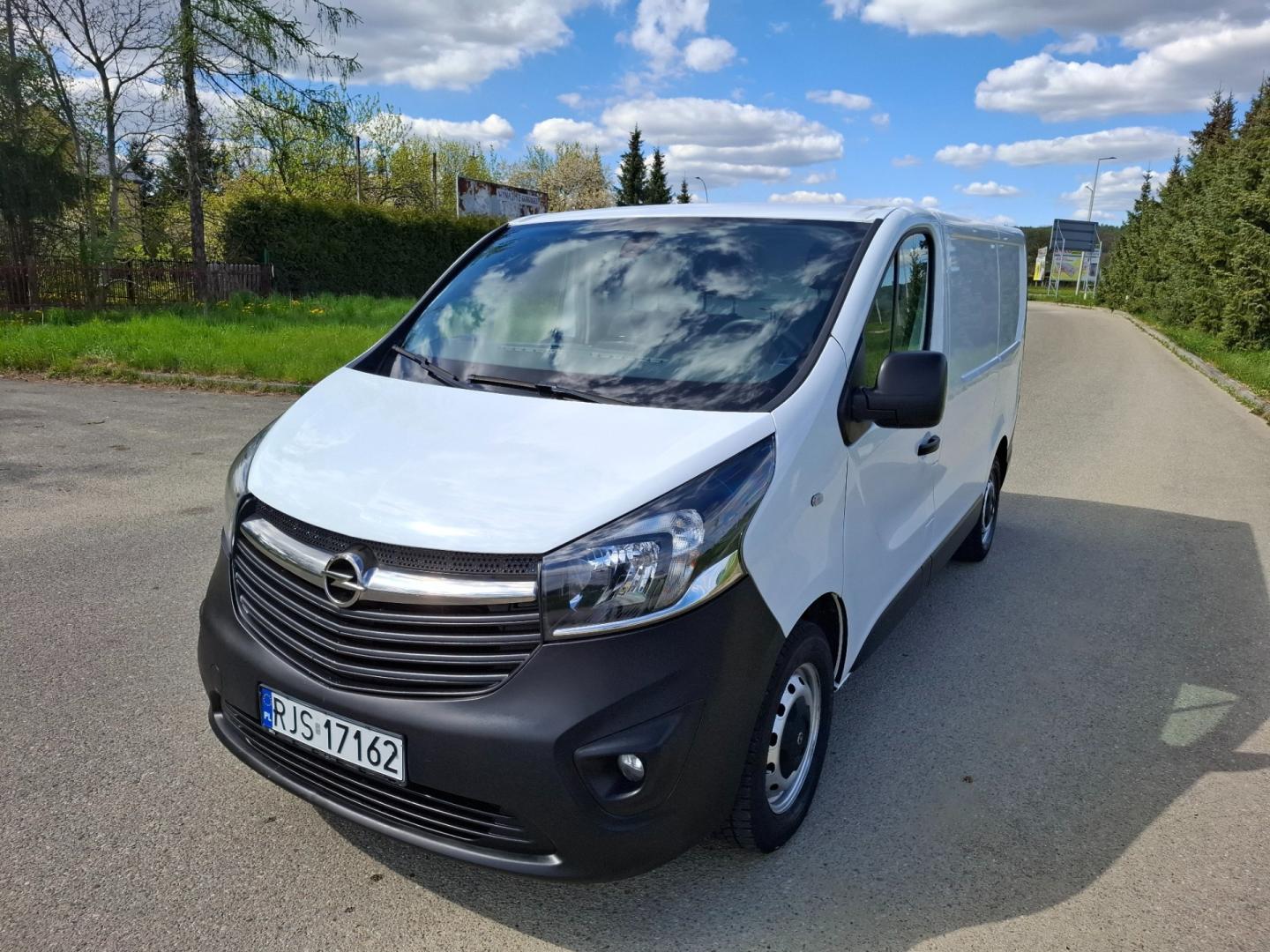 Opel Vivaro B 1.6 Diesel 90KM 2016r Klima Navi Tempomat  Stan