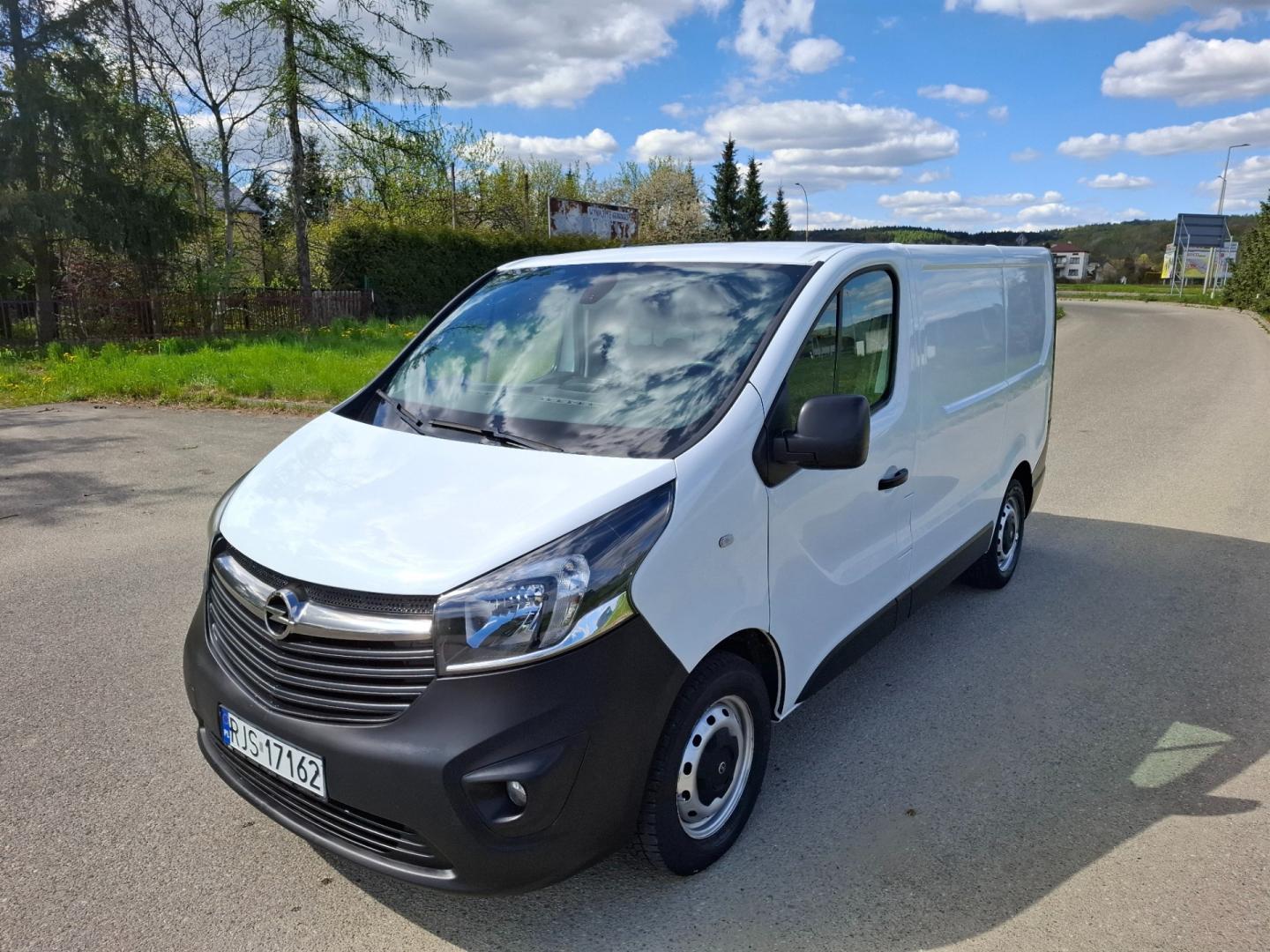 Opel Vivaro B 1.6 Diesel 90KM 2016r Klima Navi Tempomat  Stan