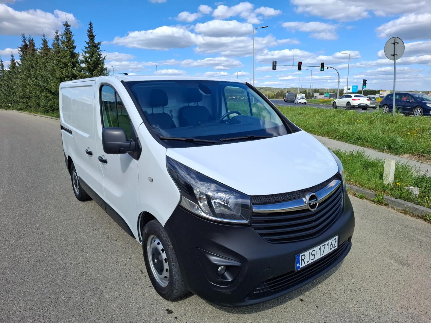 Opel Vivaro B 1.6 Diesel 90KM 2016r Klima Navi Tempomat  Stan