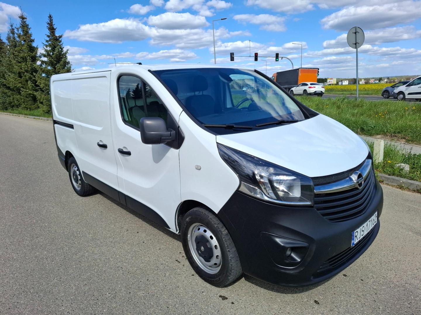 Opel Vivaro B 1.6 Diesel 90KM 2016r Klima Navi Tempomat  Stan