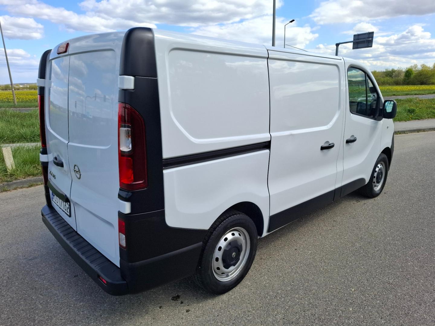 Opel Vivaro B 1.6 Diesel 90KM 2016r Klima Navi Tempomat  Stan