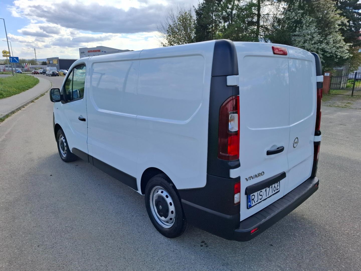 Opel Vivaro B 1.6 Diesel 90KM 2016r Klima Navi Tempomat  Stan