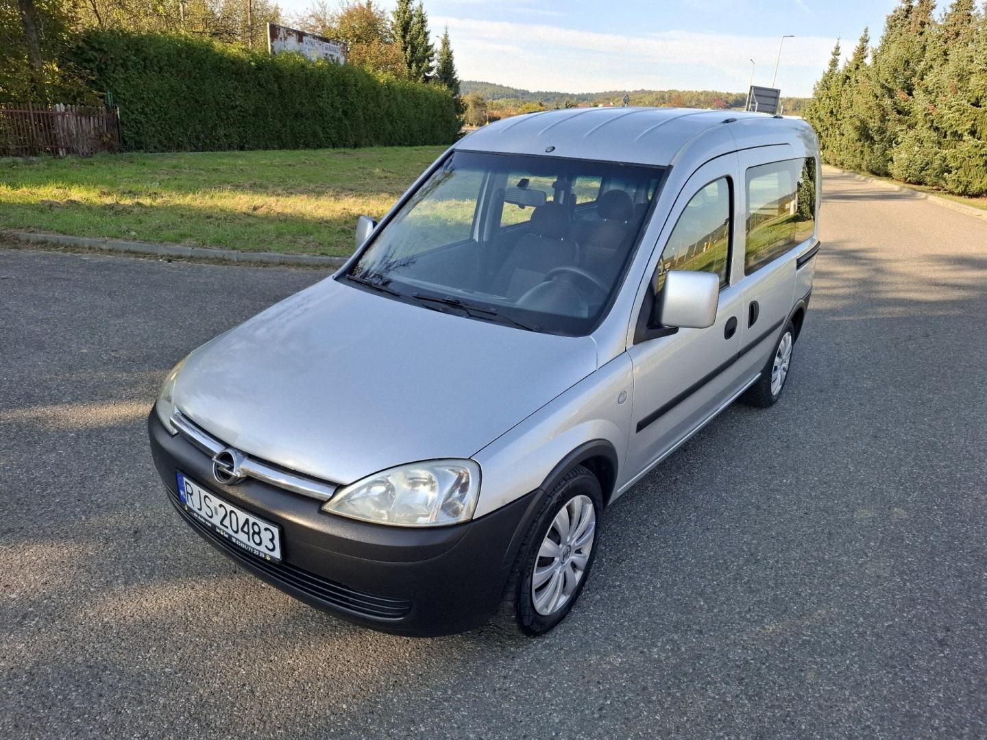Opel Combo 1.6 Benzyna 94KM 2008r Osobowy Klima Hak