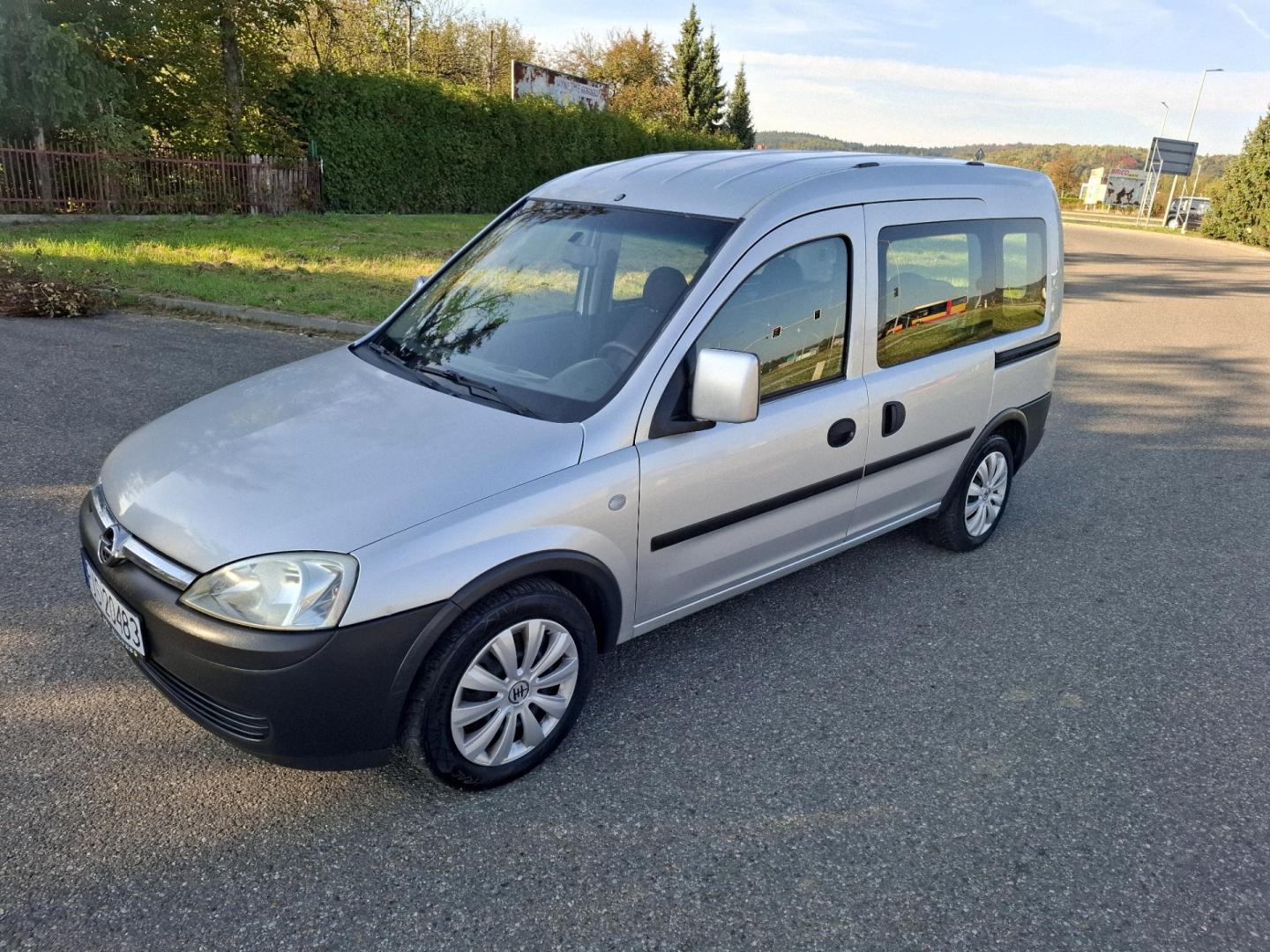 Opel Combo 1.6 Benzyna 94KM 2008r Osobowy Klima Hak