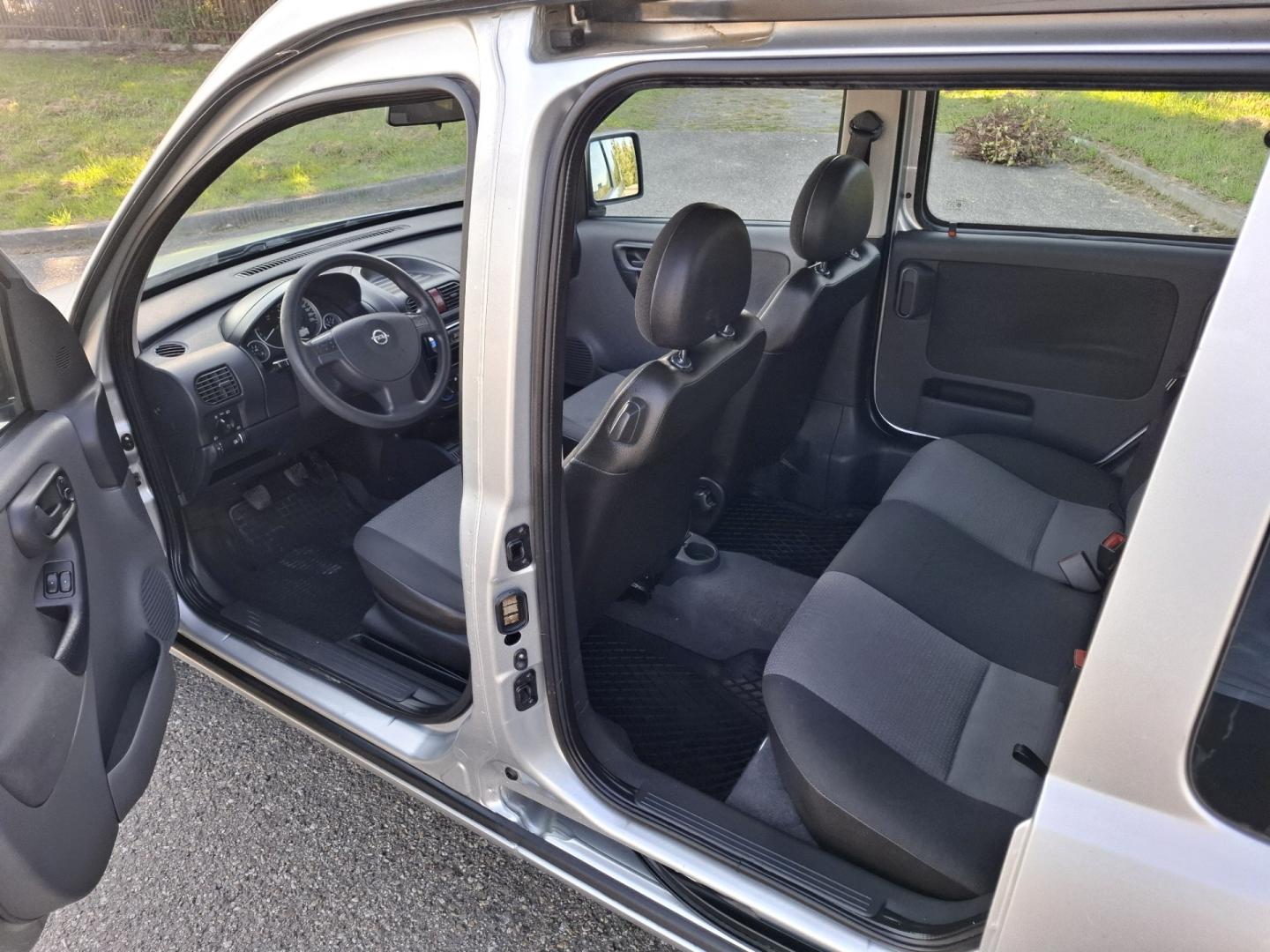 Opel Combo 1.6 Benzyna 94KM 2008r Osobowy Klima Hak