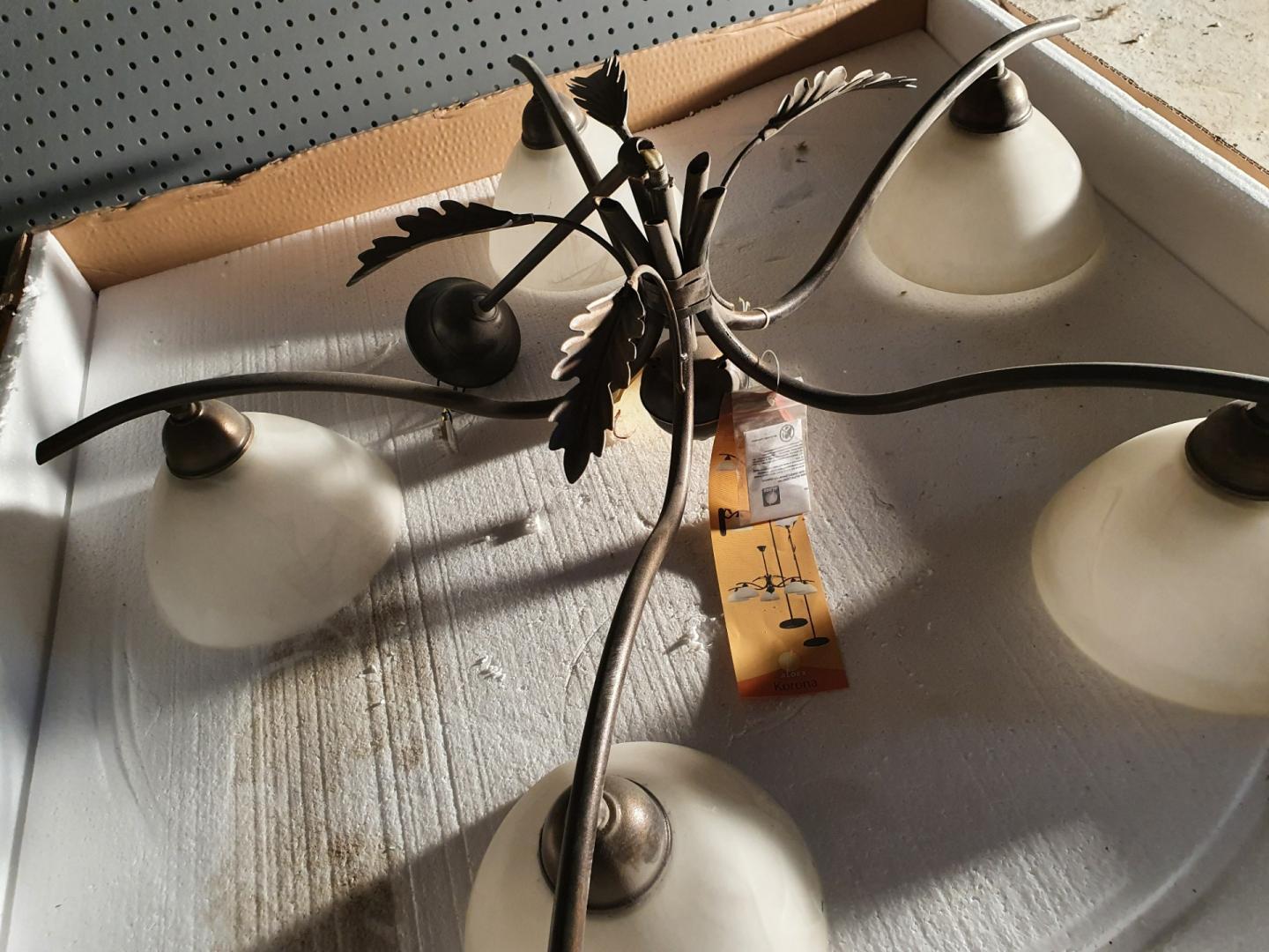 Lampa Tom