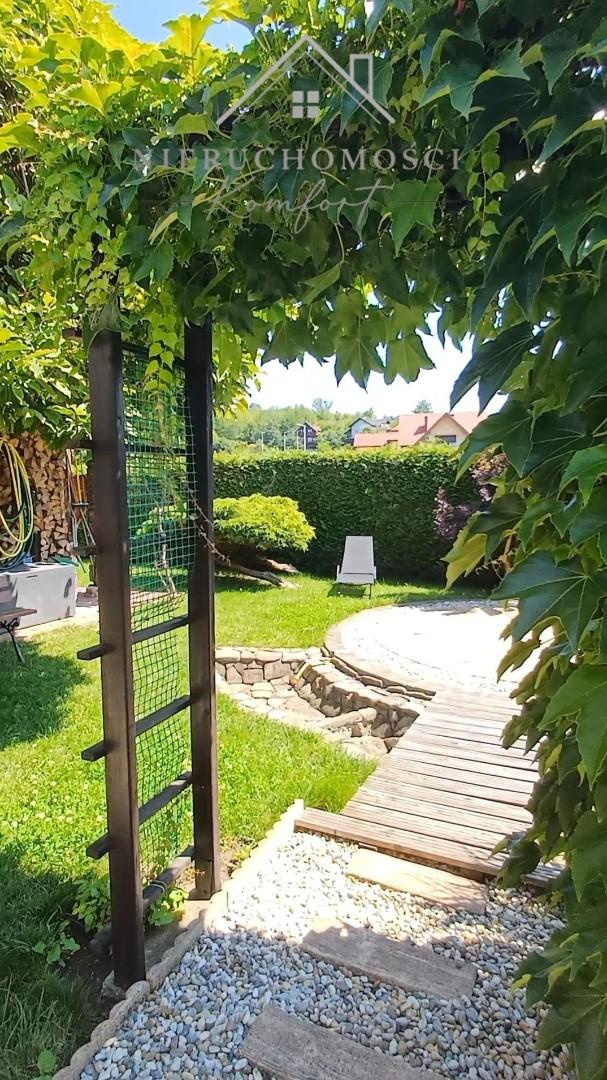 Dom z pięknym ogrodem w prestiżowej, widokowej części Jasła Ulaszowice