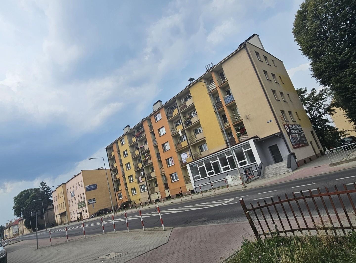 Lokal handlowo-usługowy - 260 m2 - WYNAJMĘ