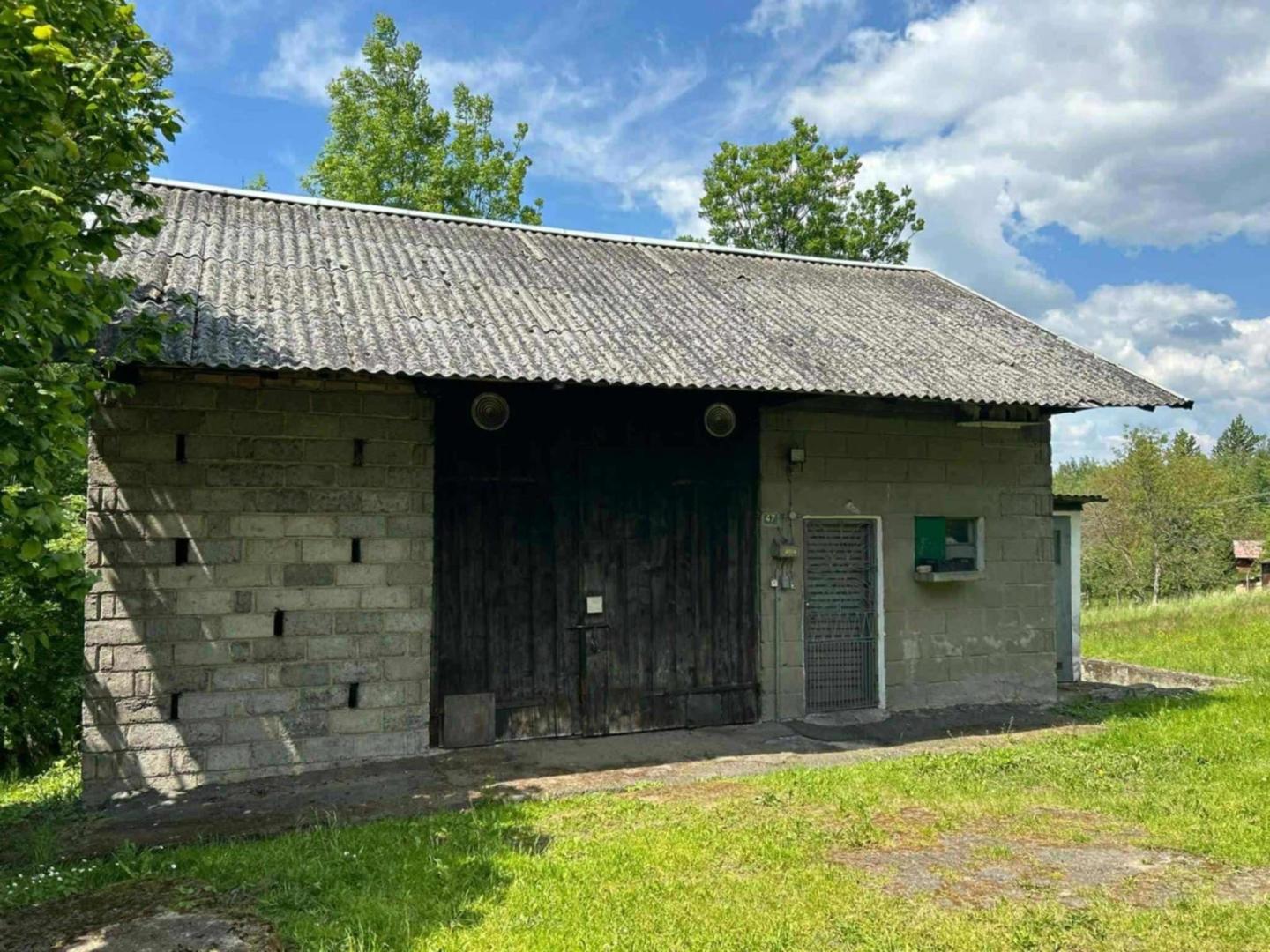 Dom murowany w miejscowości Łężyny