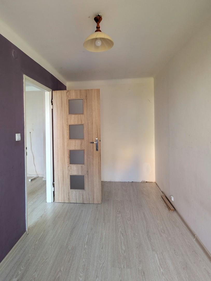 Sprzedam mieszkanie 3 pokoje z balkonem.