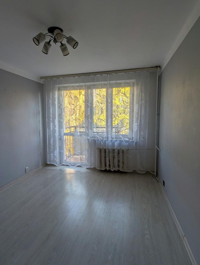 Sprzedam mieszkanie 3 pokoje z balkonem.