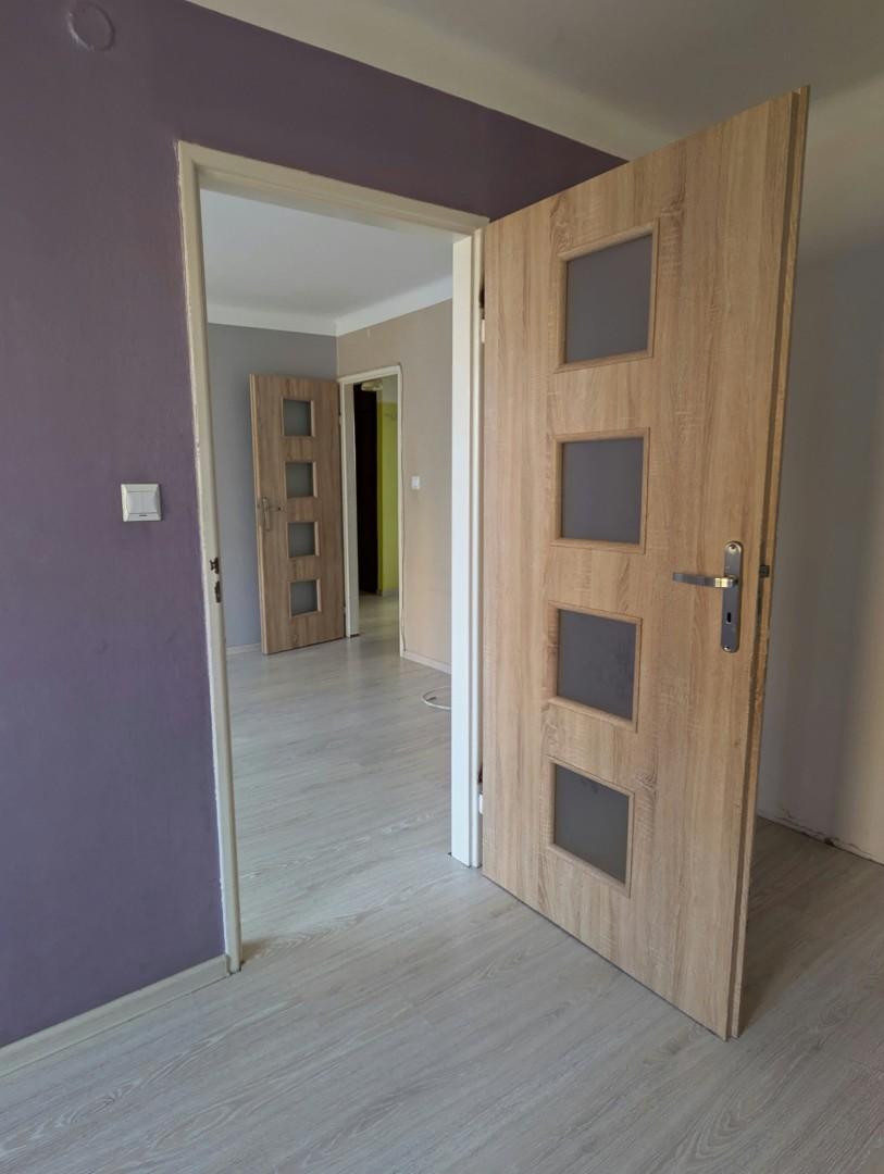 Sprzedam mieszkanie 3 pokoje z balkonem.