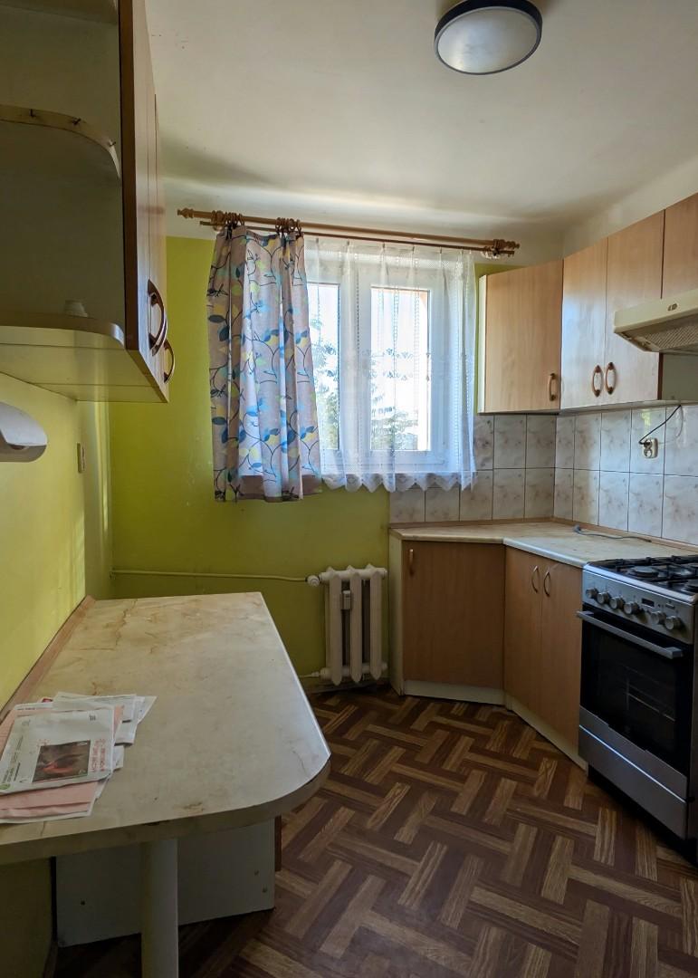 Sprzedam mieszkanie 3 pokoje z balkonem.
