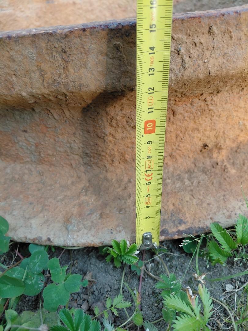 Właz żeliwny 64 cm