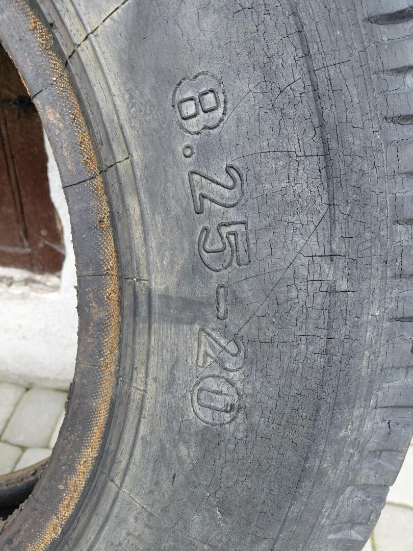 Opona 8.25 r20