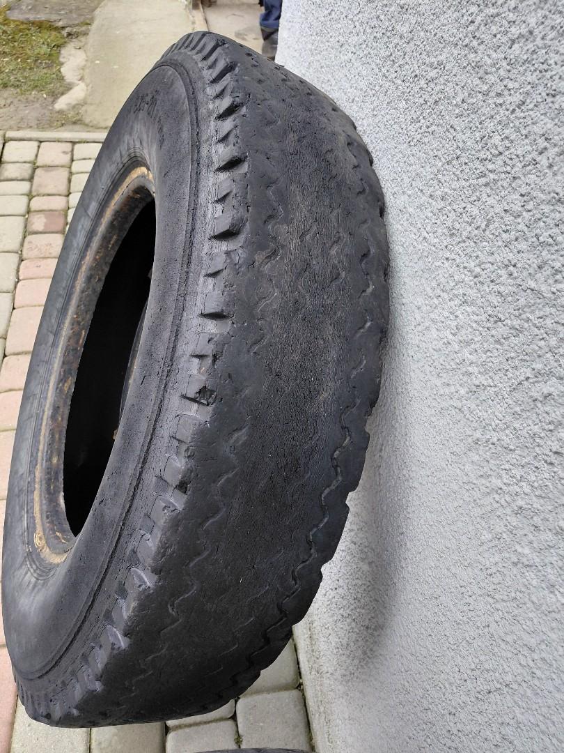 Opona 8.25 r20
