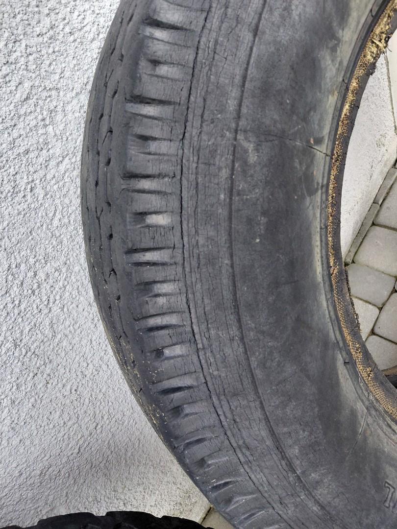 Opona 8.25 r20