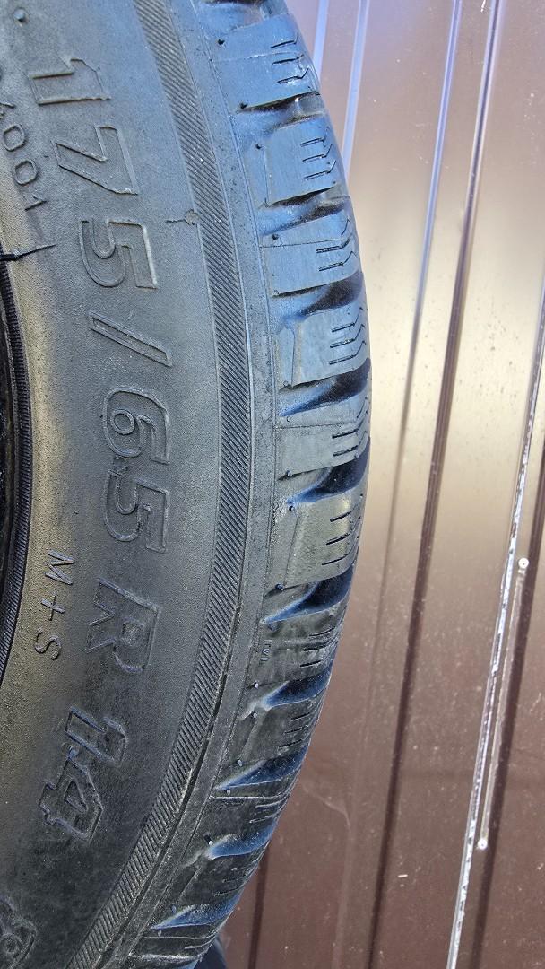 Komplet 4 szt, opon zimowych z felgami PNEUS BP-5 Rozmiar 175/65R14