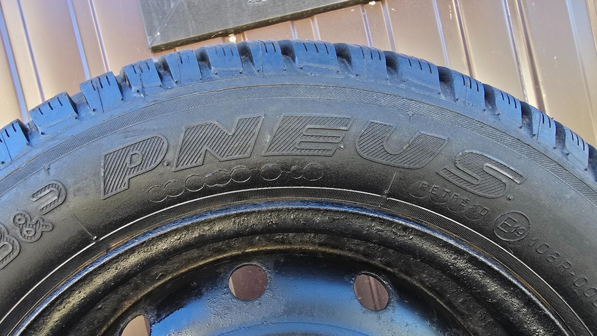 Komplet 4 szt, opon zimowych z felgami PNEUS BP-5 Rozmiar 175/65R14