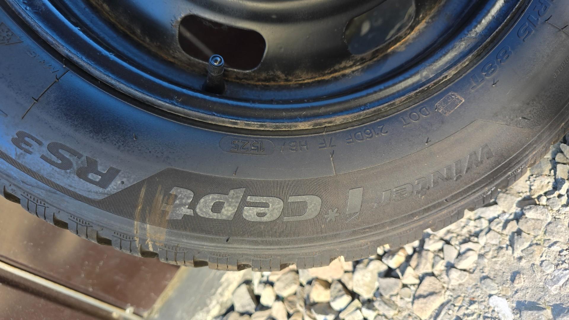Opony zimowe na felgach 2 szt,. Hankook i 2 szt. Firestone 185/65R15