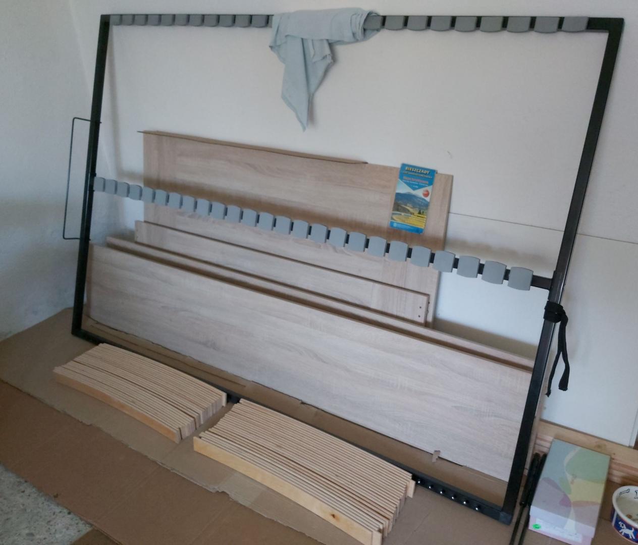 Łóżko ze stelażem 200x140 cm