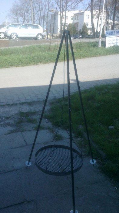 Gril wiszący na trójnogu okrągły 60 za kratka