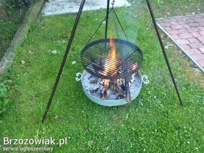 sezonu. Grill wiszący na rurze giętej, ruszt