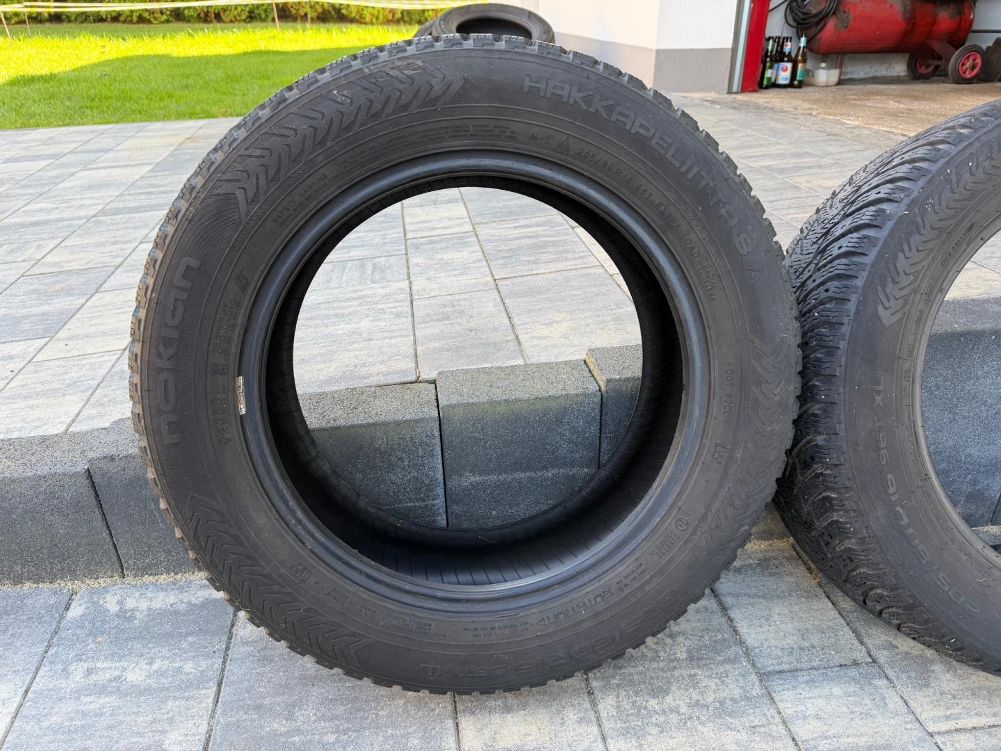 Opony zimowe Nokian Hakkapeliitta 8 205/60/16