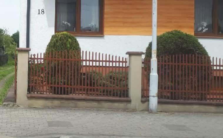 Sprzedam ogrodzenie z blachy giętej, kątownik -ok.18 m