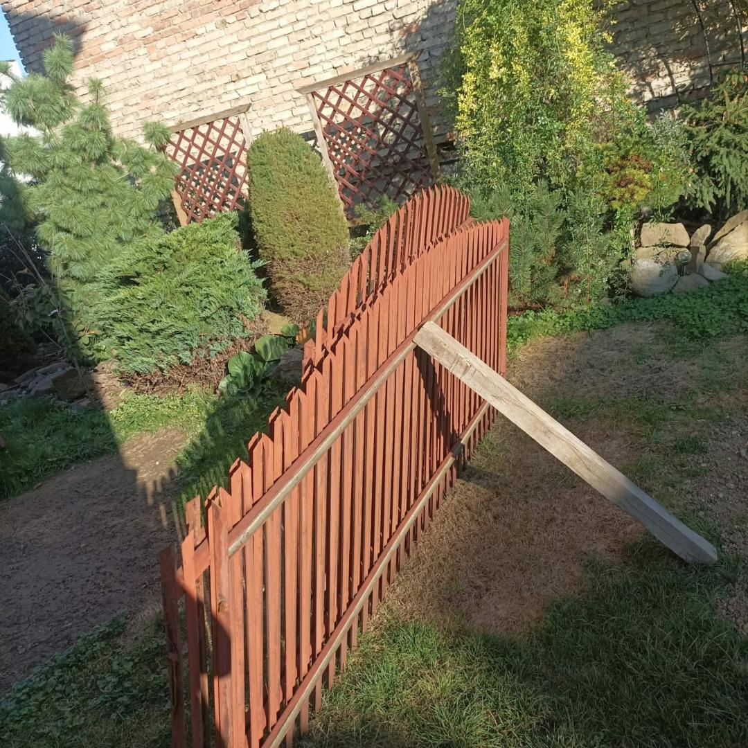 Sprzedam ogrodzenie z blachy giętej, kątownik -ok.18 m