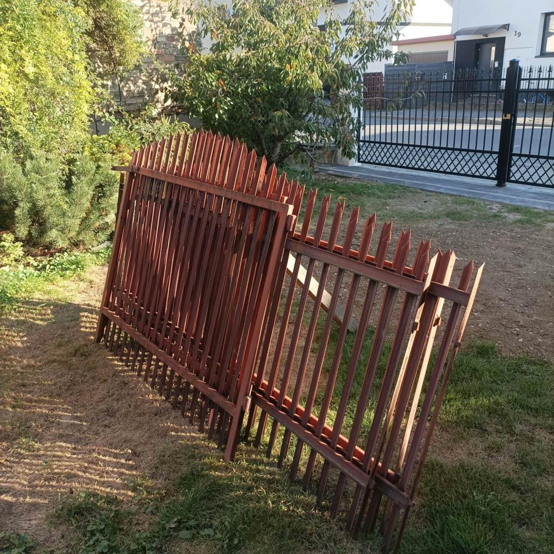 Sprzedam ogrodzenie z blachy giętej, kątownik -ok.18 m